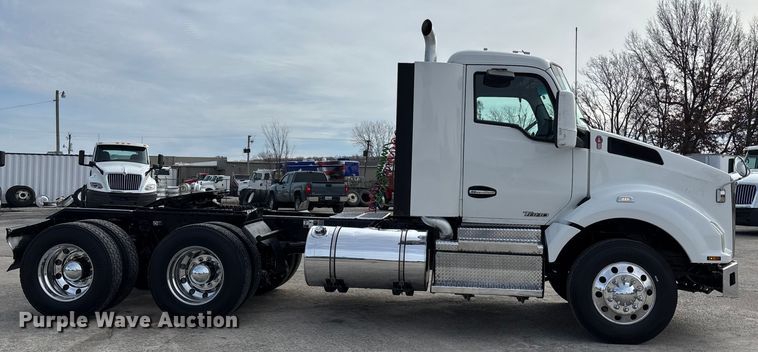 image for item FB3519 2021 Kenworth T880 semi truck