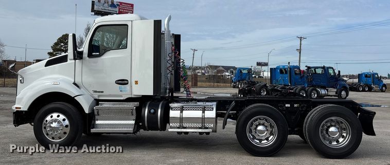 image for item FB3519 2021 Kenworth T880 semi truck