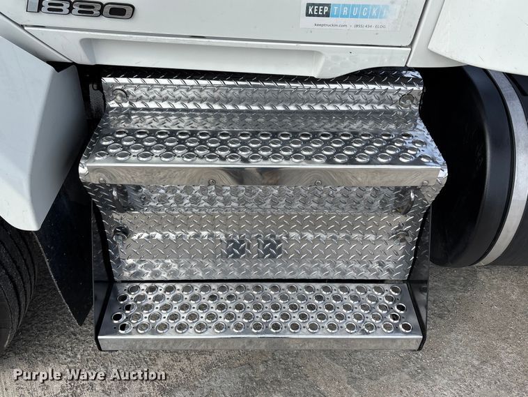 image for item FB3519 2021 Kenworth T880 semi truck