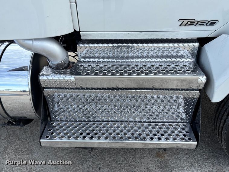 image for item FB3519 2021 Kenworth T880 semi truck