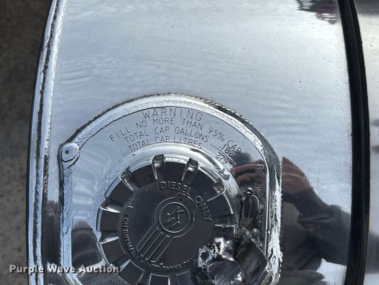 image for item FB3519 2021 Kenworth T880 semi truck