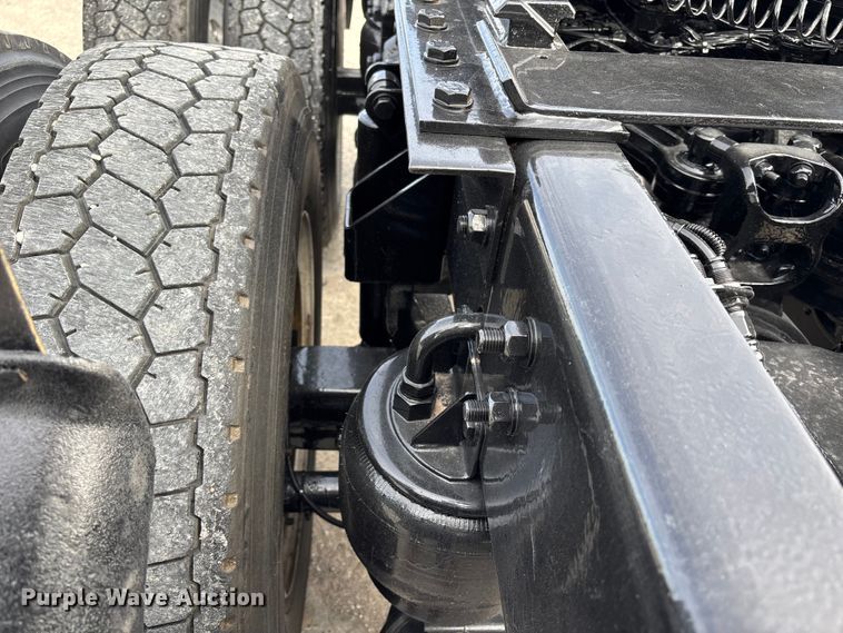 image for item FB3519 2021 Kenworth T880 semi truck