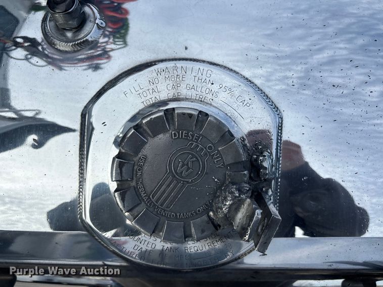 image for item FB3519 2021 Kenworth T880 semi truck