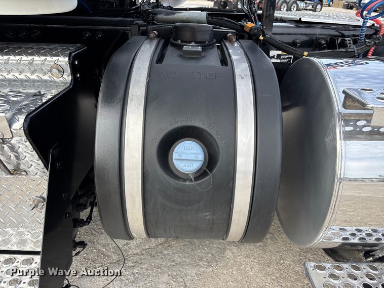 image for item FB3519 2021 Kenworth T880 semi truck