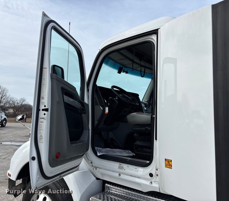 image for item FB3519 2021 Kenworth T880 semi truck