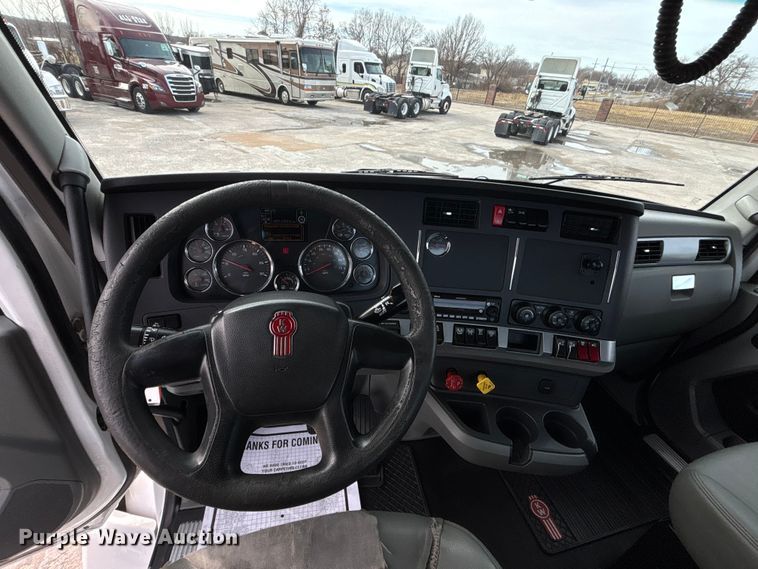 image for item FB3519 2021 Kenworth T880 semi truck