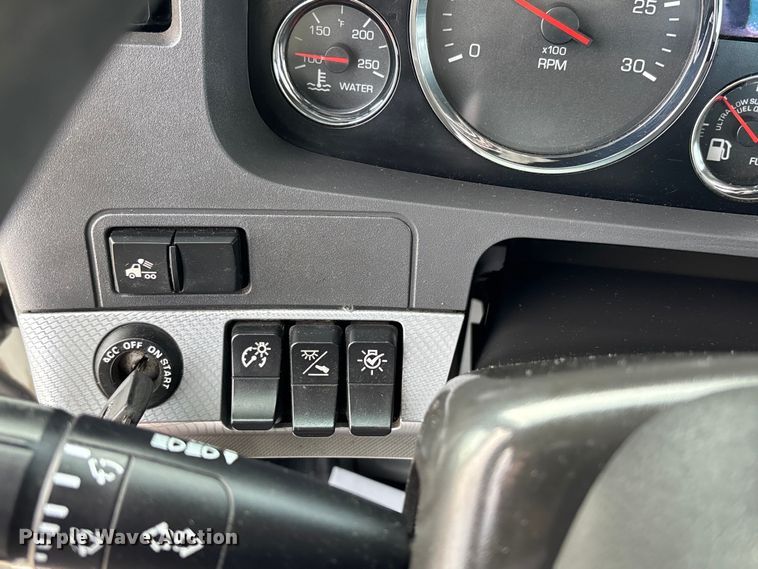 image for item FB3519 2021 Kenworth T880 semi truck