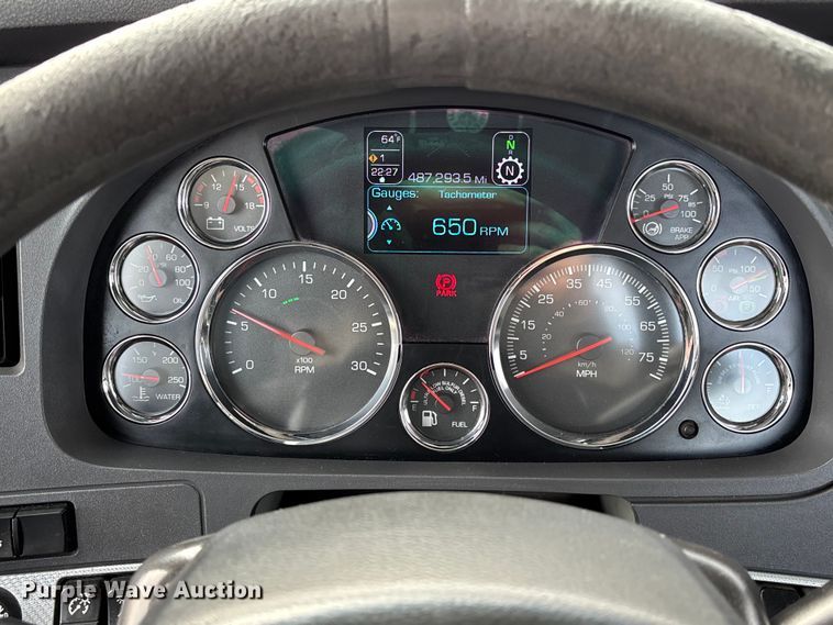 image for item FB3519 2021 Kenworth T880 semi truck