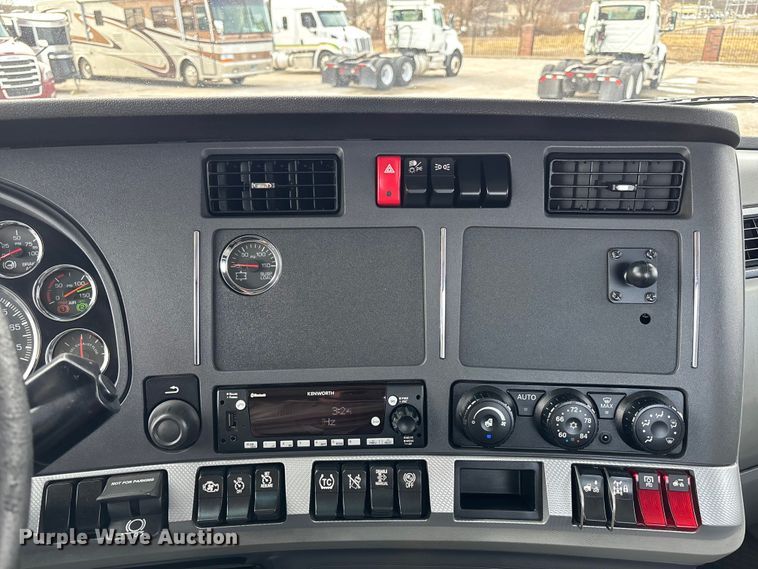 image for item FB3519 2021 Kenworth T880 semi truck