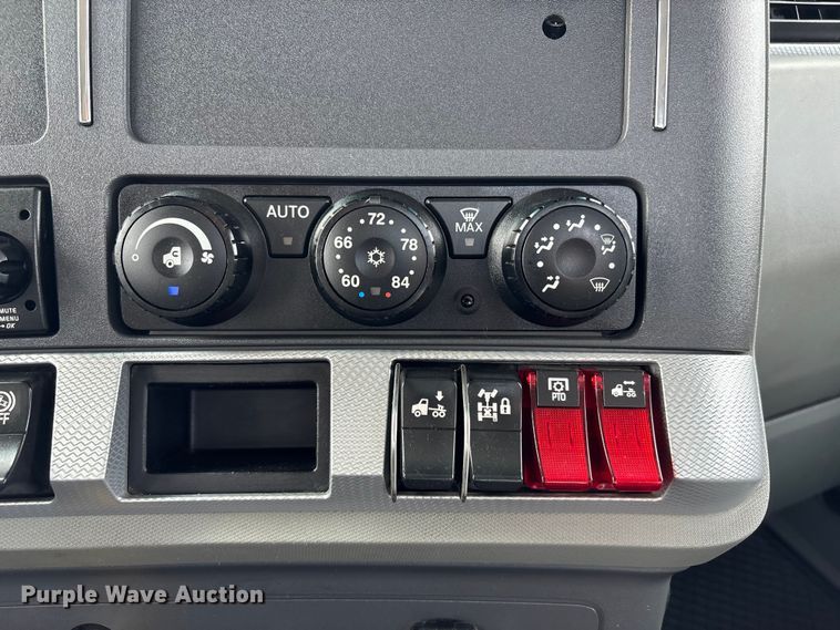 image for item FB3519 2021 Kenworth T880 semi truck