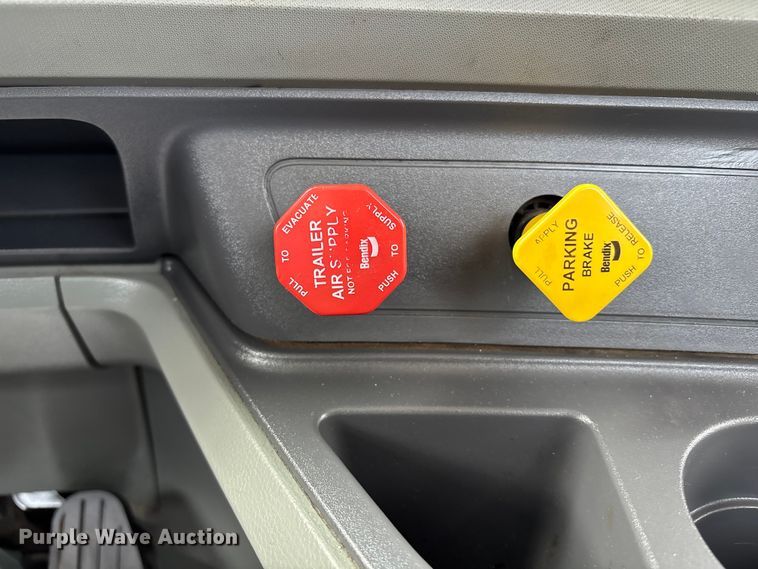 image for item FB3519 2021 Kenworth T880 semi truck