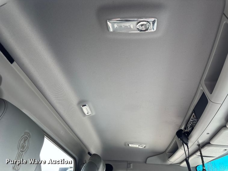 image for item FB3519 2021 Kenworth T880 semi truck