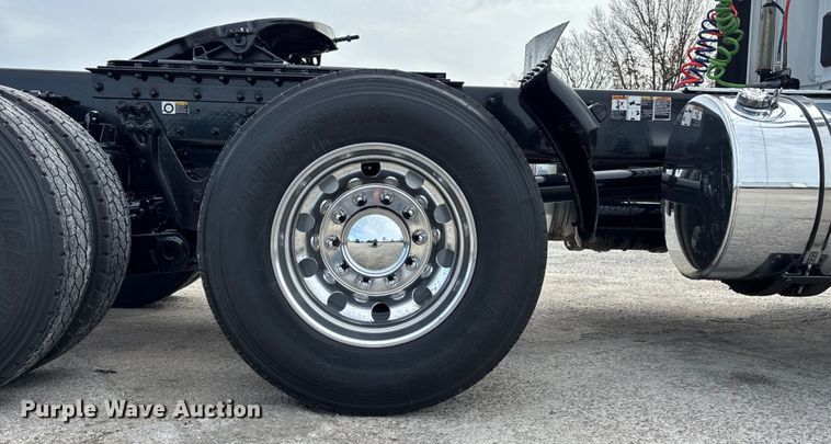 image for item FB3519 2021 Kenworth T880 semi truck