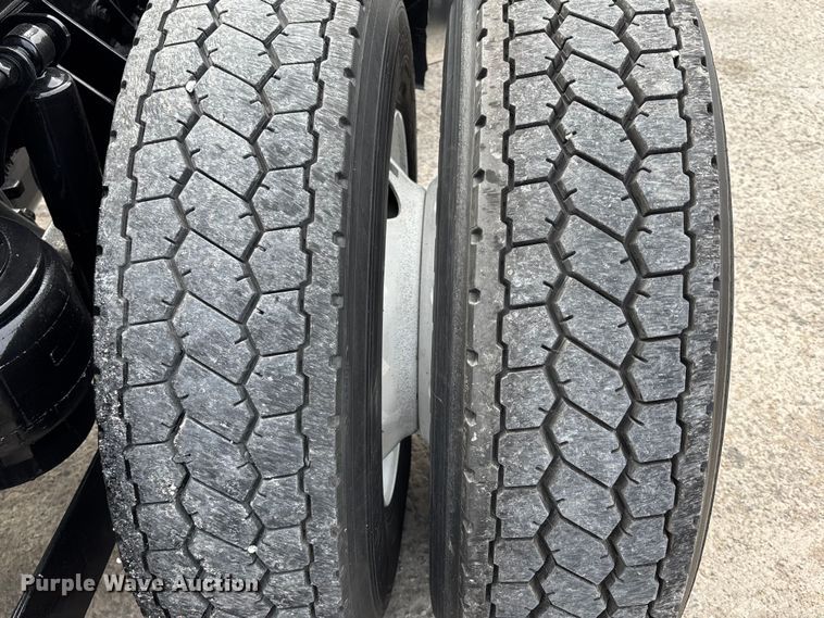 image for item FB3519 2021 Kenworth T880 semi truck