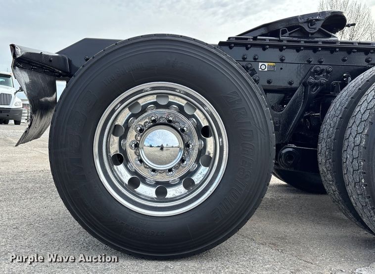 image for item FB3519 2021 Kenworth T880 semi truck