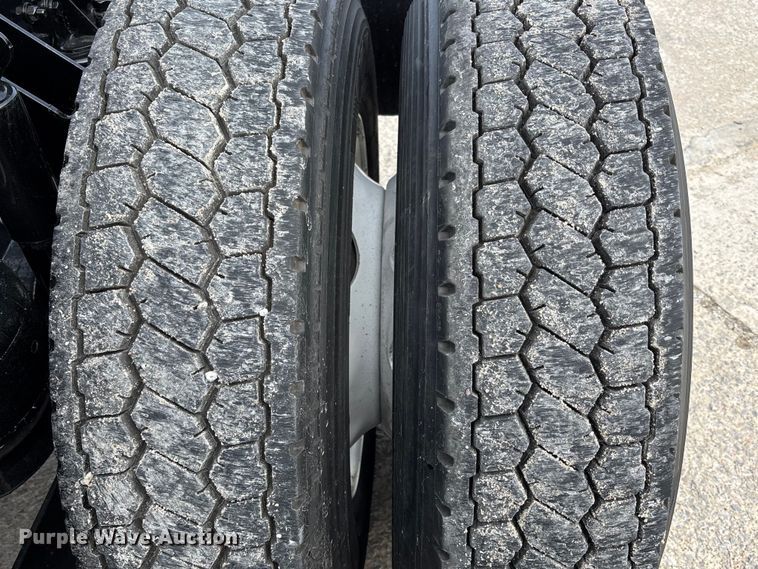 image for item FB3519 2021 Kenworth T880 semi truck