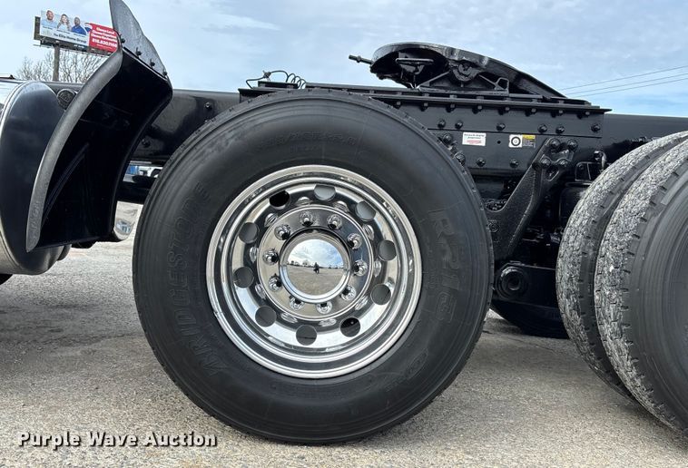 image for item FB3519 2021 Kenworth T880 semi truck