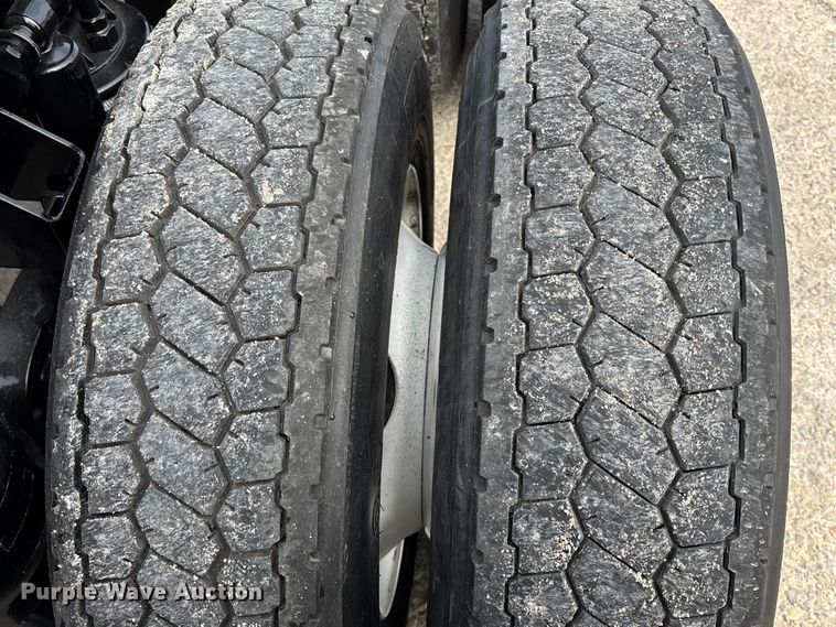 image for item FB3519 2021 Kenworth T880 semi truck