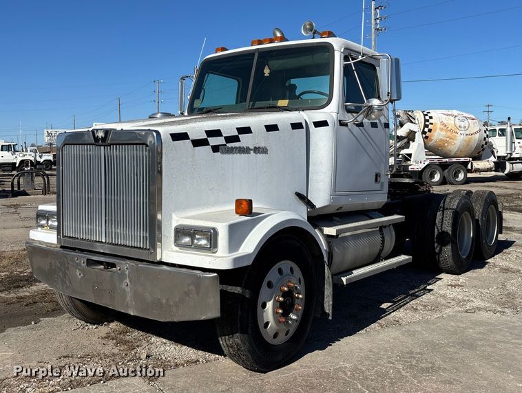 image for item FC1609 2001 Western Star 4900 semi truck