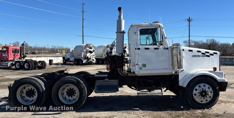 image for item FC1609 2001 Western Star 4900 semi truck