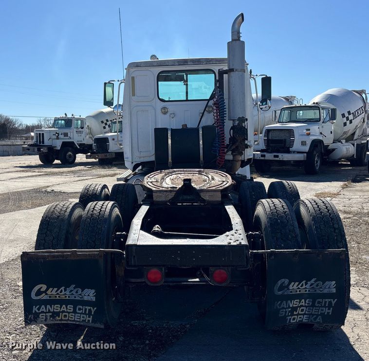 image for item FC1609 2001 Western Star 4900 semi truck