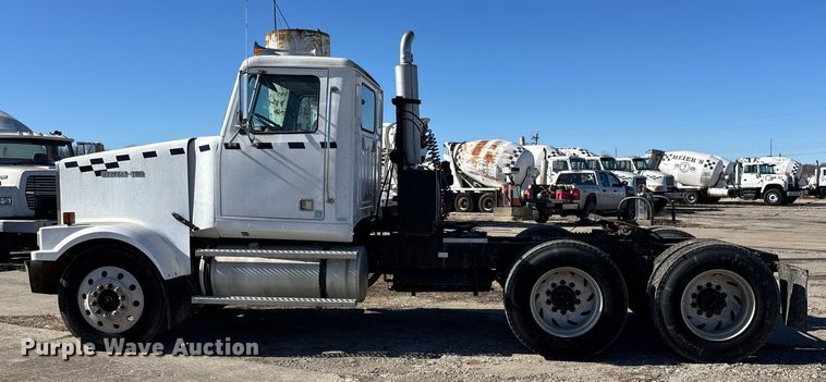 image for item FC1609 2001 Western Star 4900 semi truck