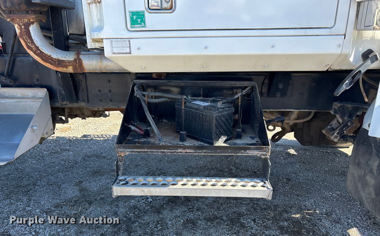 image for item FC1609 2001 Western Star 4900 semi truck