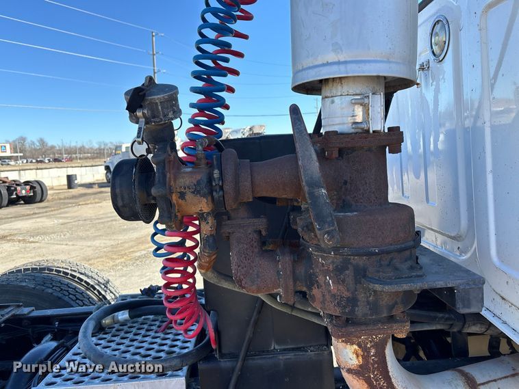 image for item FC1609 2001 Western Star 4900 semi truck