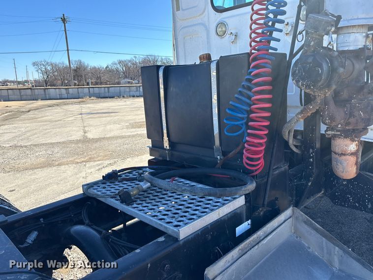 image for item FC1609 2001 Western Star 4900 semi truck