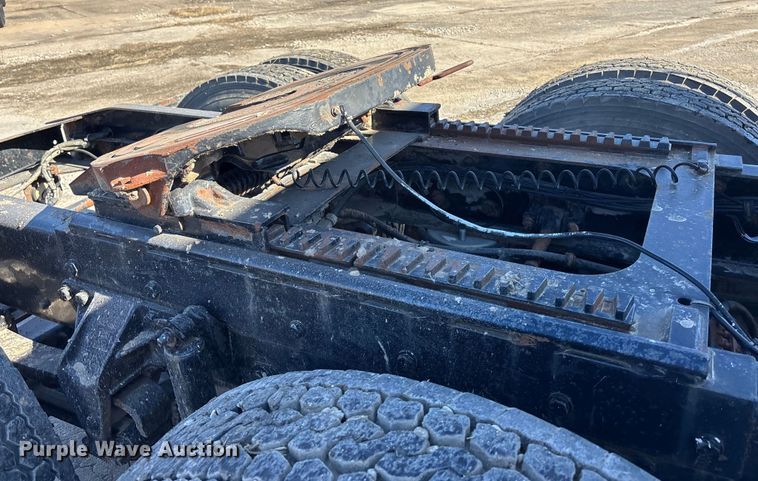 image for item FC1609 2001 Western Star 4900 semi truck