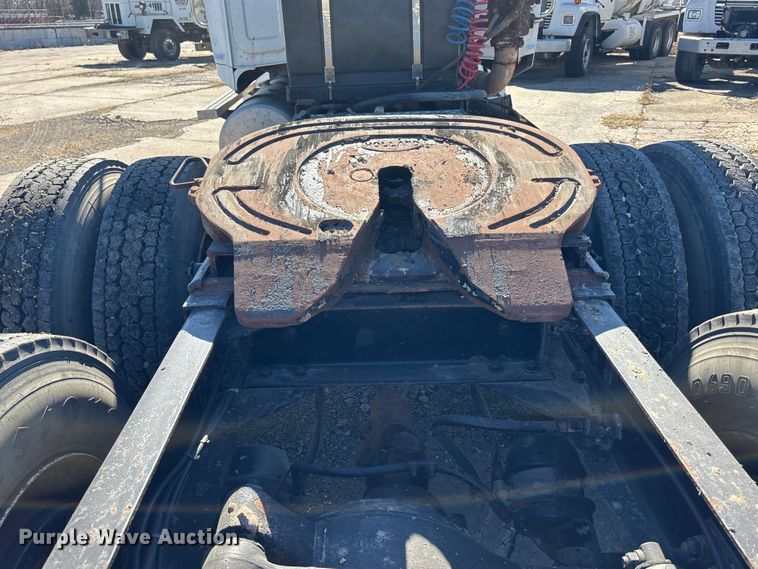 image for item FC1609 2001 Western Star 4900 semi truck