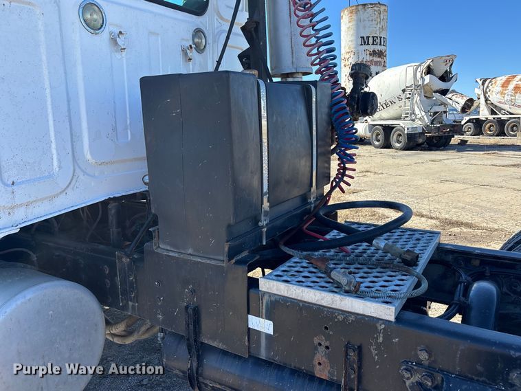 image for item FC1609 2001 Western Star 4900 semi truck