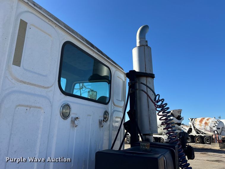 image for item FC1609 2001 Western Star 4900 semi truck