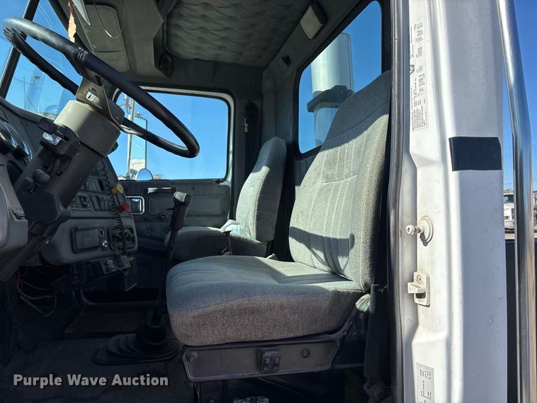 image for item FC1609 2001 Western Star 4900 semi truck