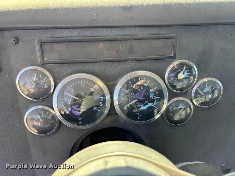 image for item FC1609 2001 Western Star 4900 semi truck