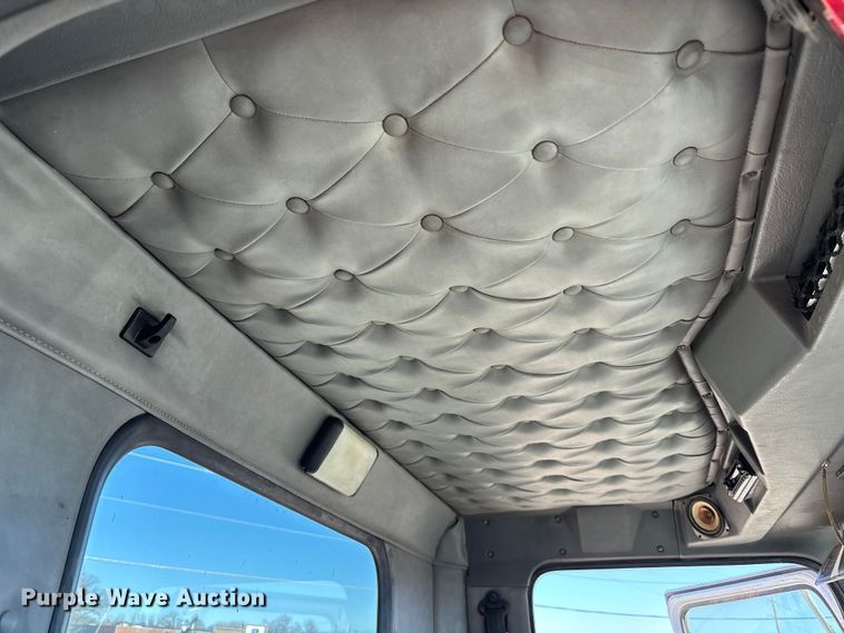 image for item FC1609 2001 Western Star 4900 semi truck