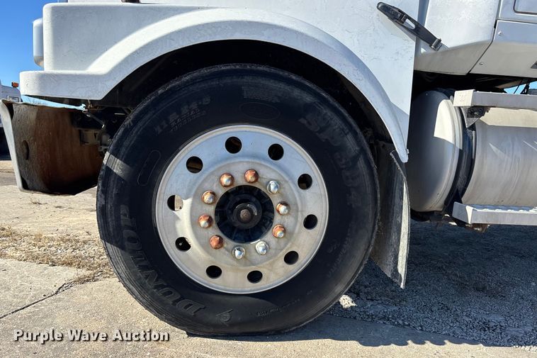 image for item FC1609 2001 Western Star 4900 semi truck