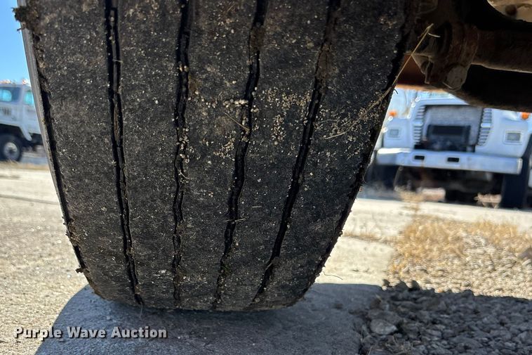 image for item FC1609 2001 Western Star 4900 semi truck