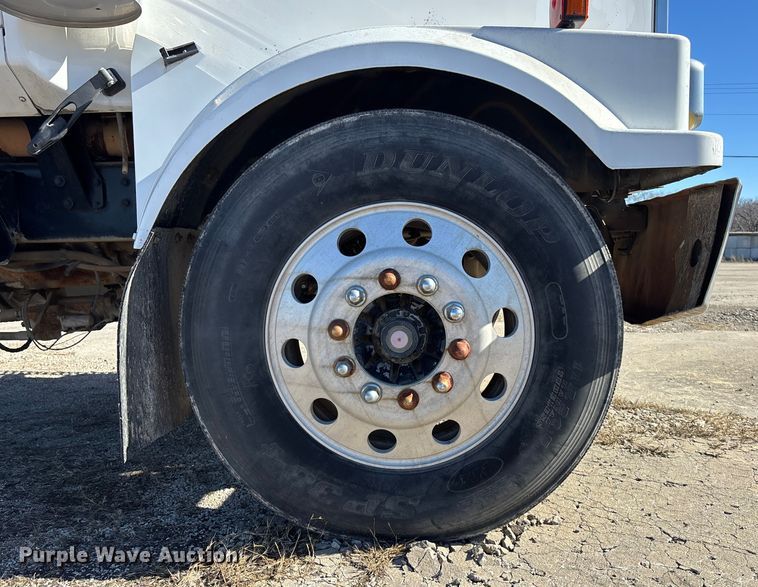 image for item FC1609 2001 Western Star 4900 semi truck