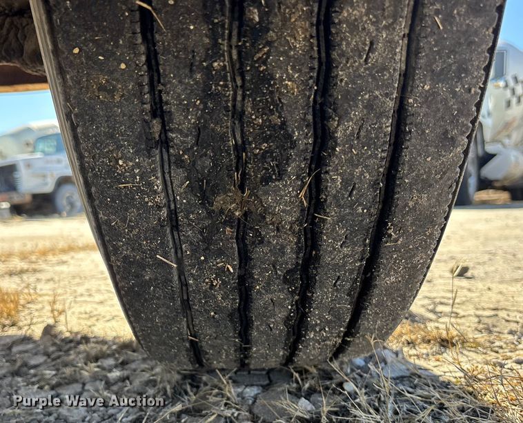 image for item FC1609 2001 Western Star 4900 semi truck