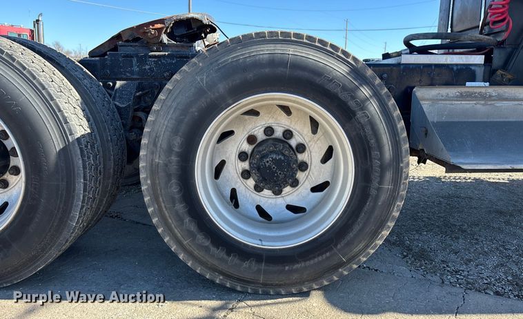 image for item FC1609 2001 Western Star 4900 semi truck