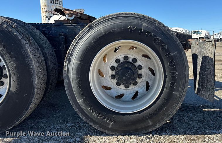 image for item FC1609 2001 Western Star 4900 semi truck