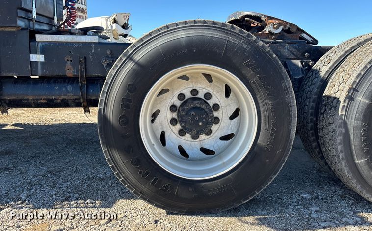 image for item FC1609 2001 Western Star 4900 semi truck