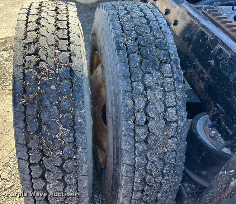 image for item FC1609 2001 Western Star 4900 semi truck