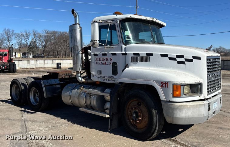image for item FC1610 1990 Mack CH613 semi truck