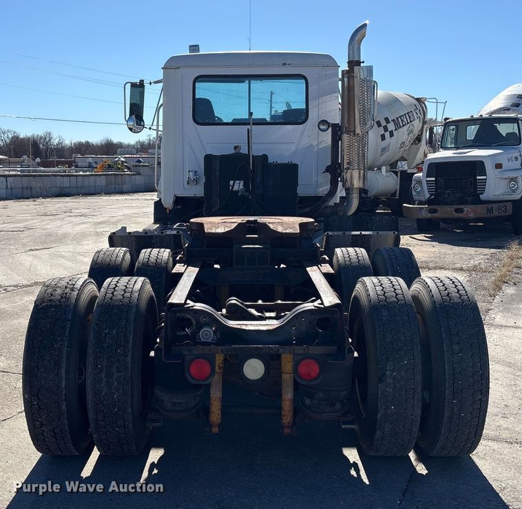 image for item FC1610 1990 Mack CH613 semi truck