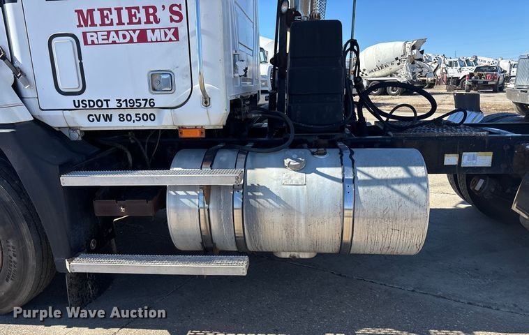 image for item FC1610 1990 Mack CH613 semi truck