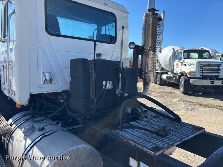 image for item FC1610 1990 Mack CH613 semi truck