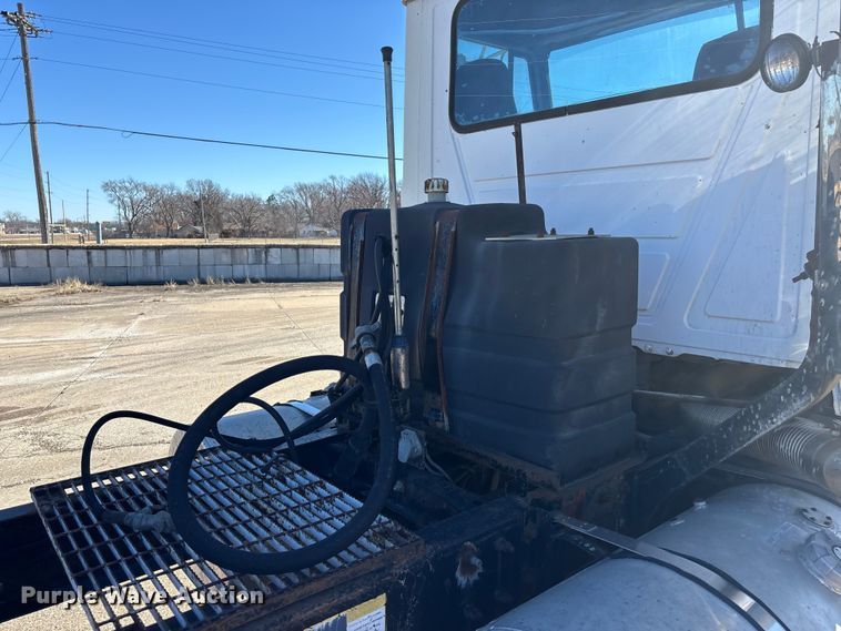 image for item FC1610 1990 Mack CH613 semi truck