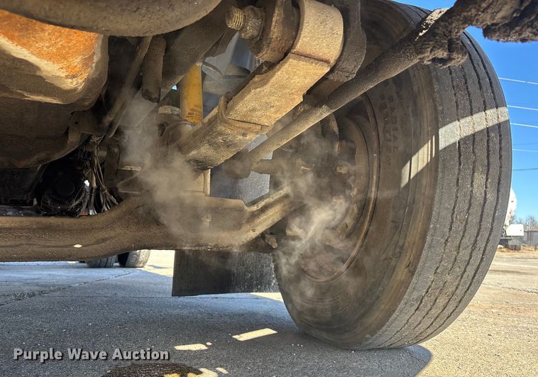 image for item FC1610 1990 Mack CH613 semi truck